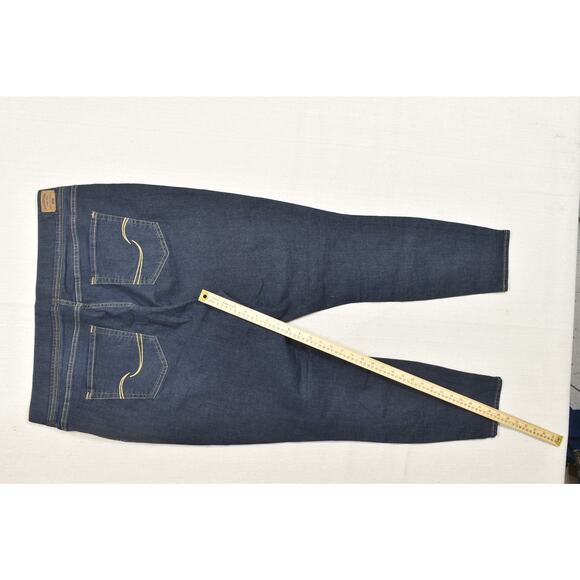 Levi Strauss Signature Women's Plus Size 20 Totally Shaping Pull-On Skinny Jeans - Picture 5 of 8